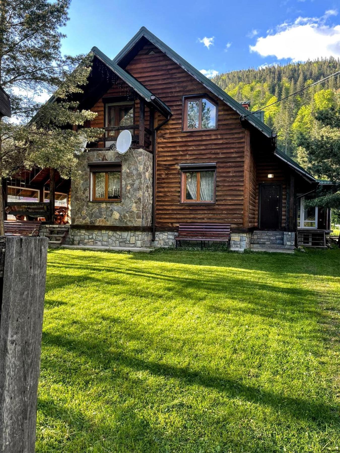 Хуторянка Villa Tatariv Eksteriør billede